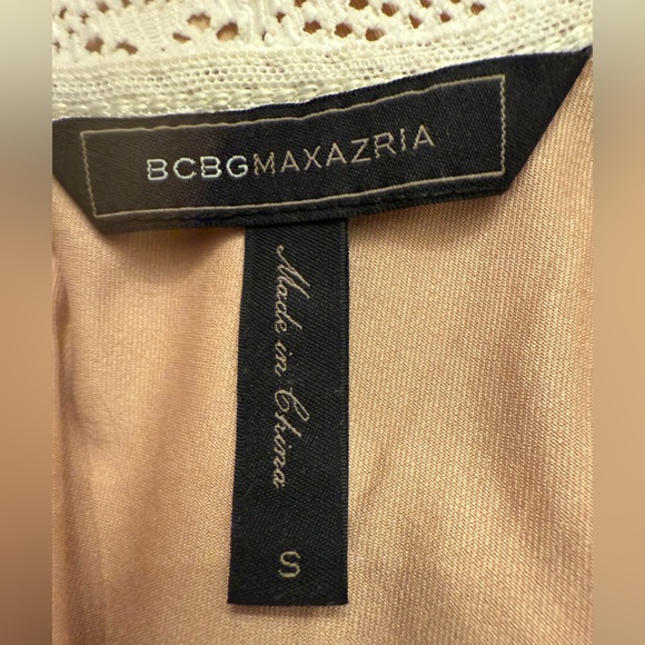 BCBGMaxazria cream color sleeveless crotchet zipper back top. Size S. - Picture 4 of 5